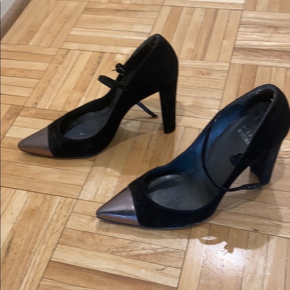Stuart Weitzman Capsize Black Suede - Picture 5 of 15